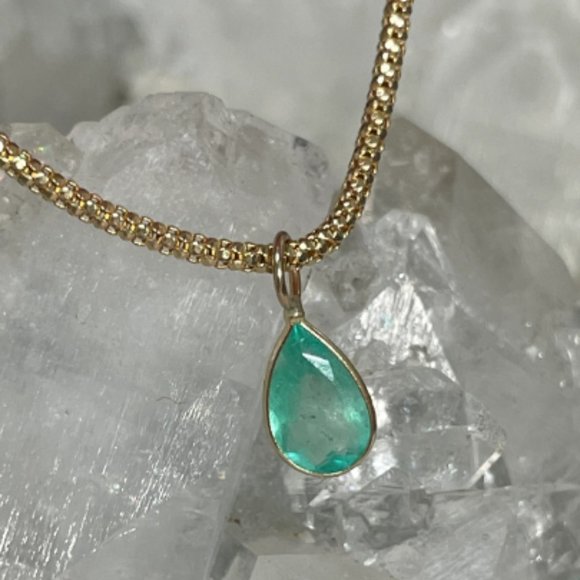 Glowing 1.2CT Natural Colombian Emerald 14K Yellow Gold Pendant OOAK 14x6mm - Picture 1 of 8